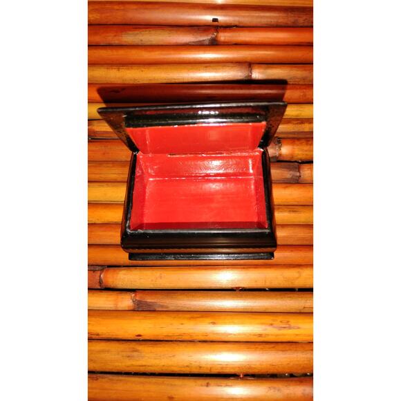 Snow Maiden Snegurochka Russian Lacquer Box • Hand Painted • Signed, Red Inside - Picture 4 of 5